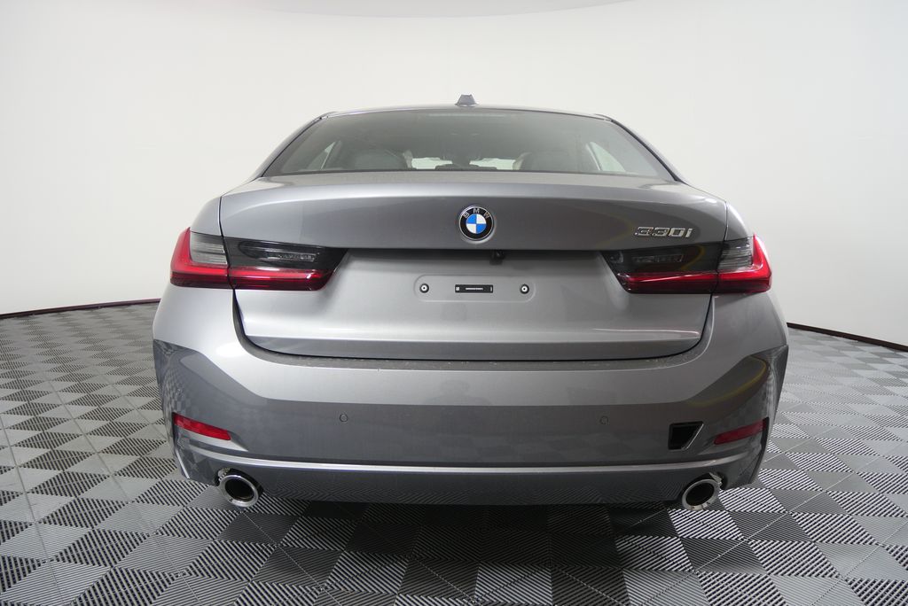 Thumbnail: 2026 BMW 3 Series - 4