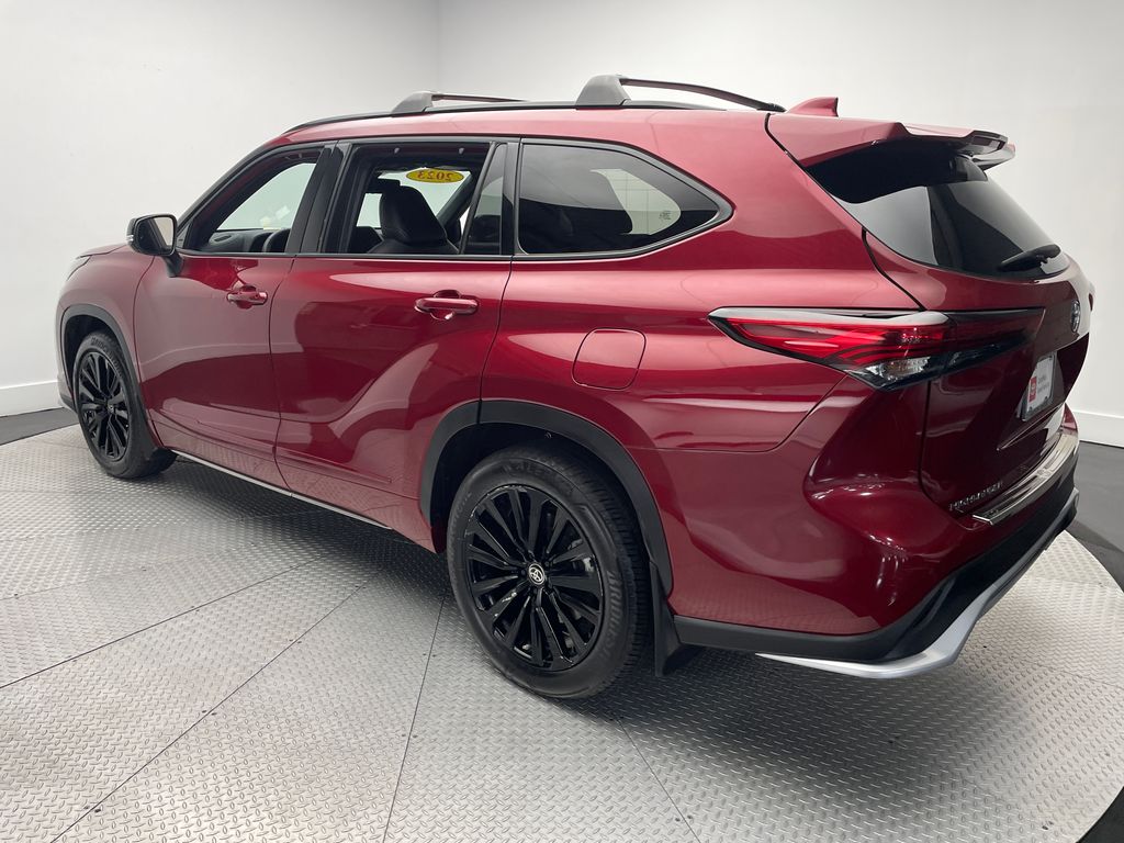 Thumbnail: 2023 Toyota Highlander - 7