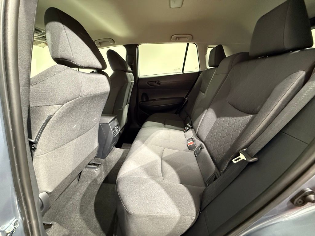 2023 Toyota Corolla Cross LE 18