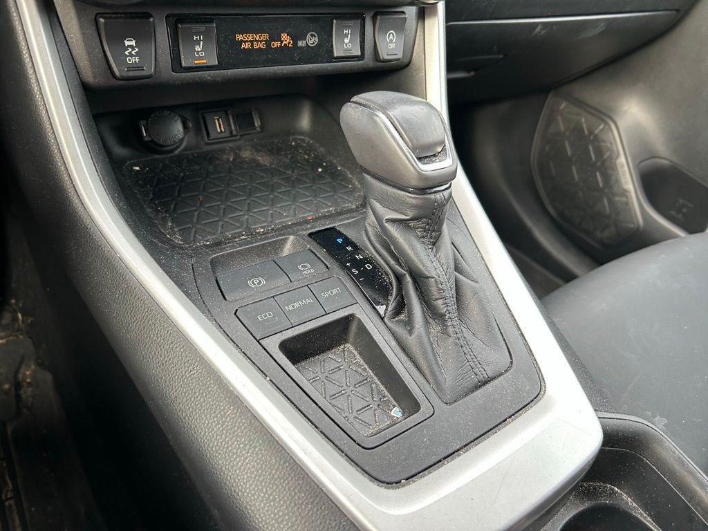 Thumbnail: 2021 Toyota RAV4 - 28