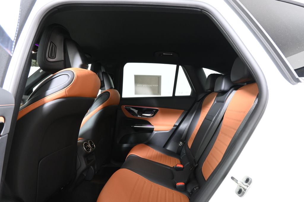 Thumbnail: 2025 Mercedes-Benz GLC - 32