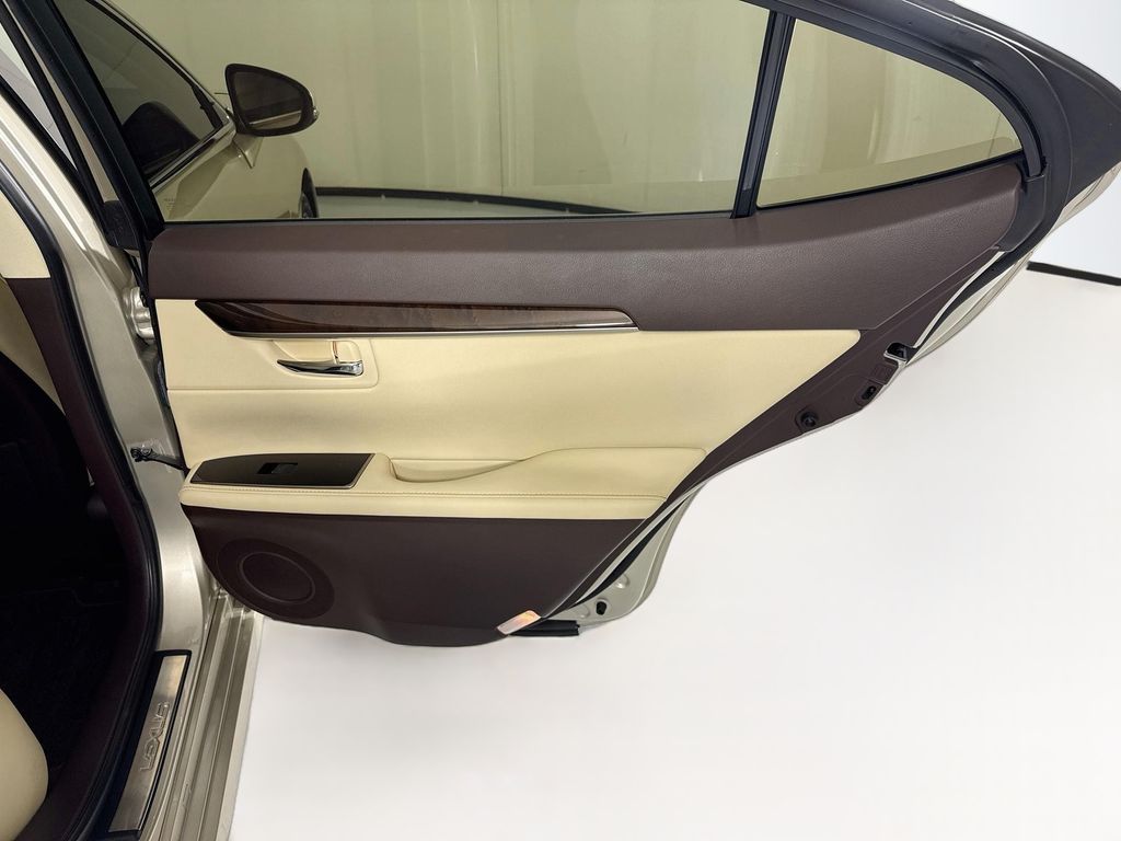 Thumbnail: 2016 Lexus ES - 27