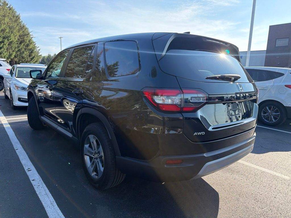 Thumbnail: 2023 Honda Pilot - 2