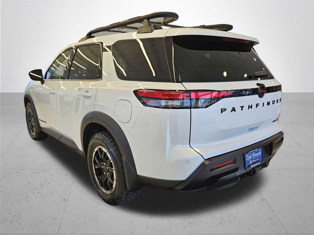 2026 Nissan Pathfinder SV