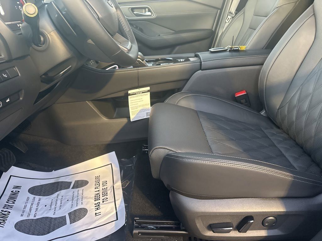 2025 Boulder Gray Pearl Nissan Rogue Platinum FWD SUV