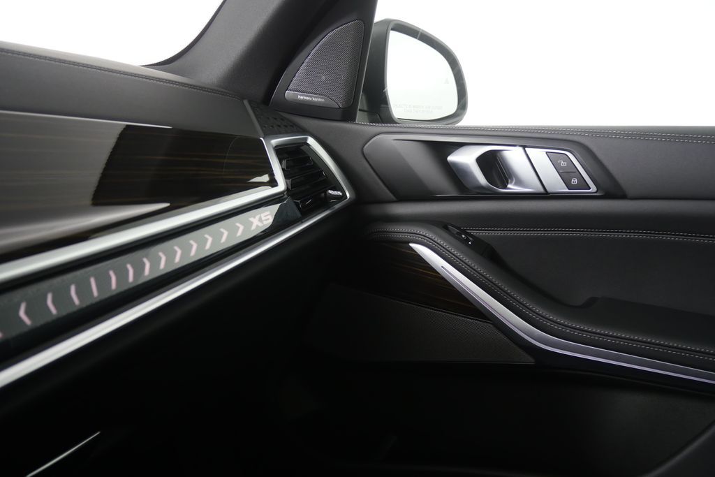 Thumbnail: 2025 BMW X5 - 28