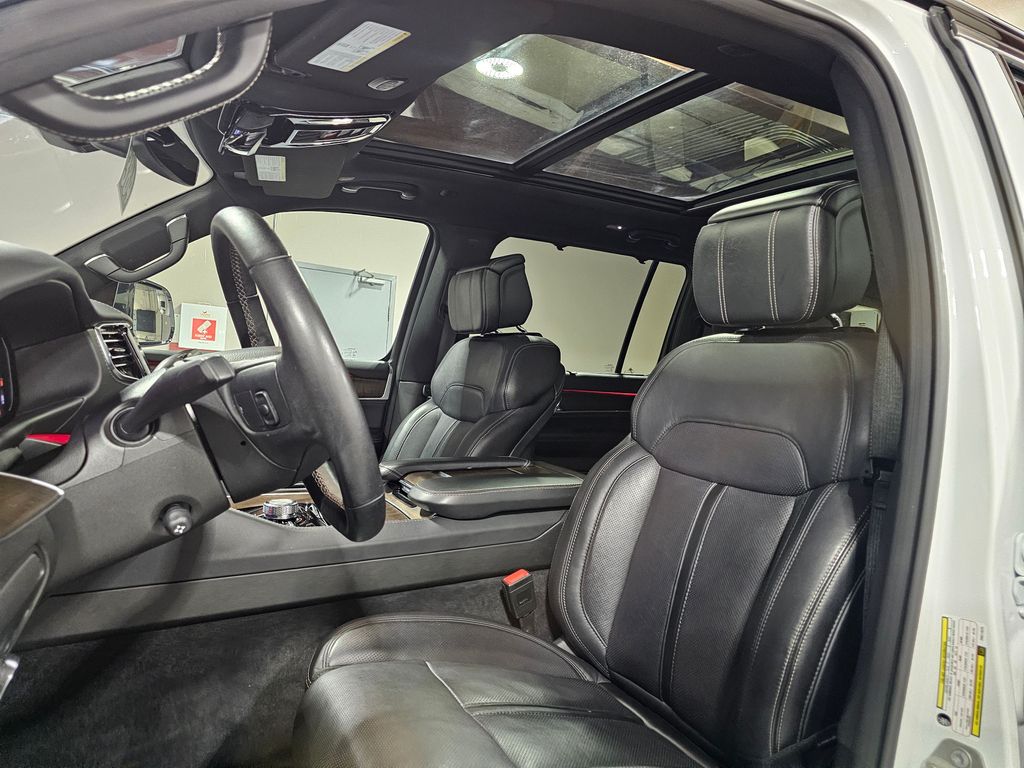 Used 2023 White Jeep Base image 20