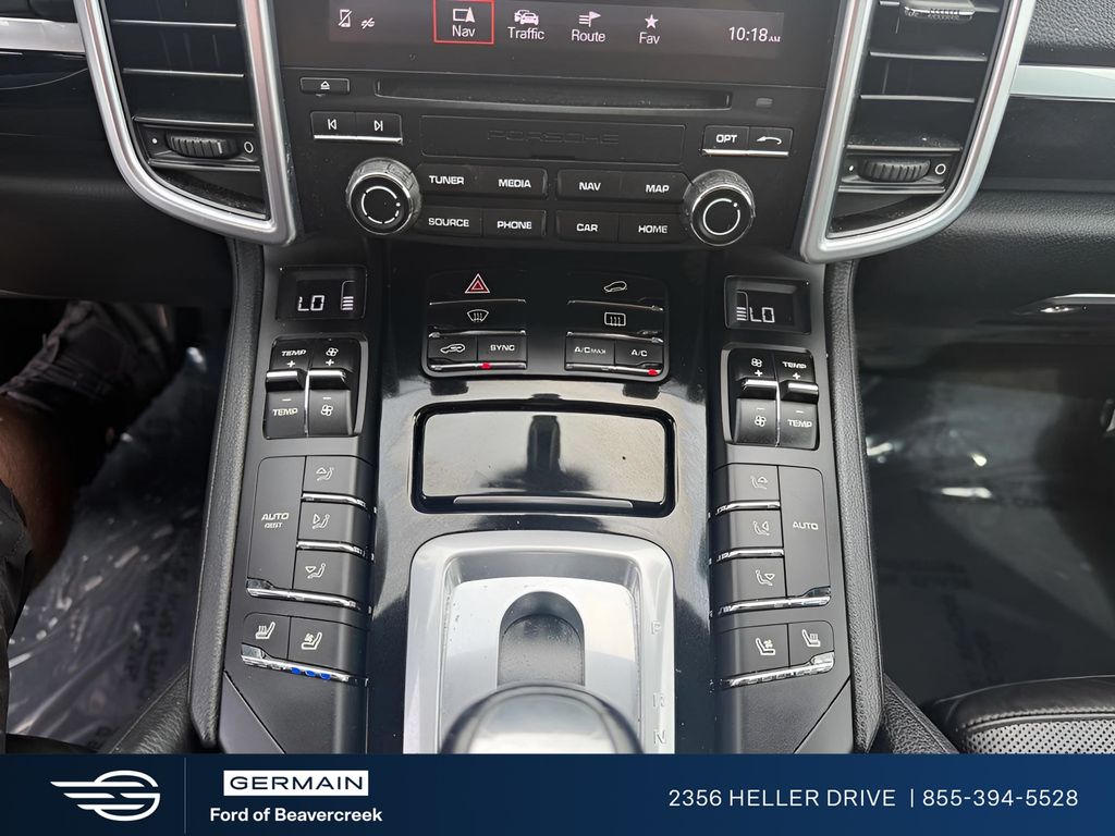 Used 2017 White Porsche Base image 15