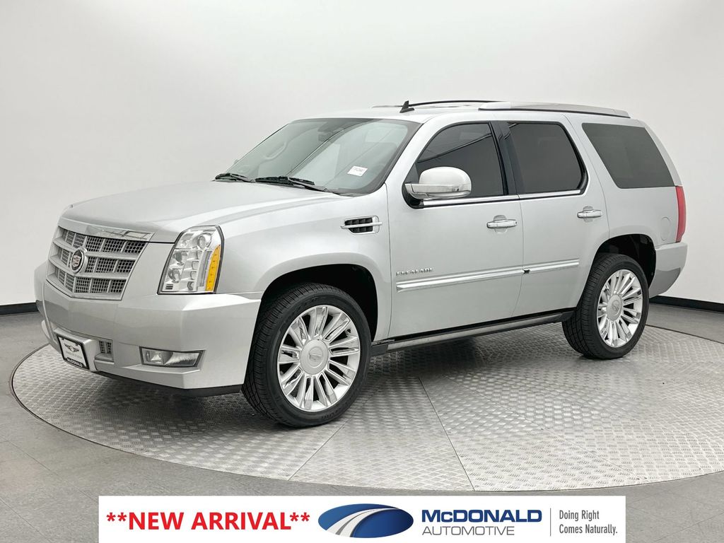  2013 Cadillac Escalade Platinum 4WD   