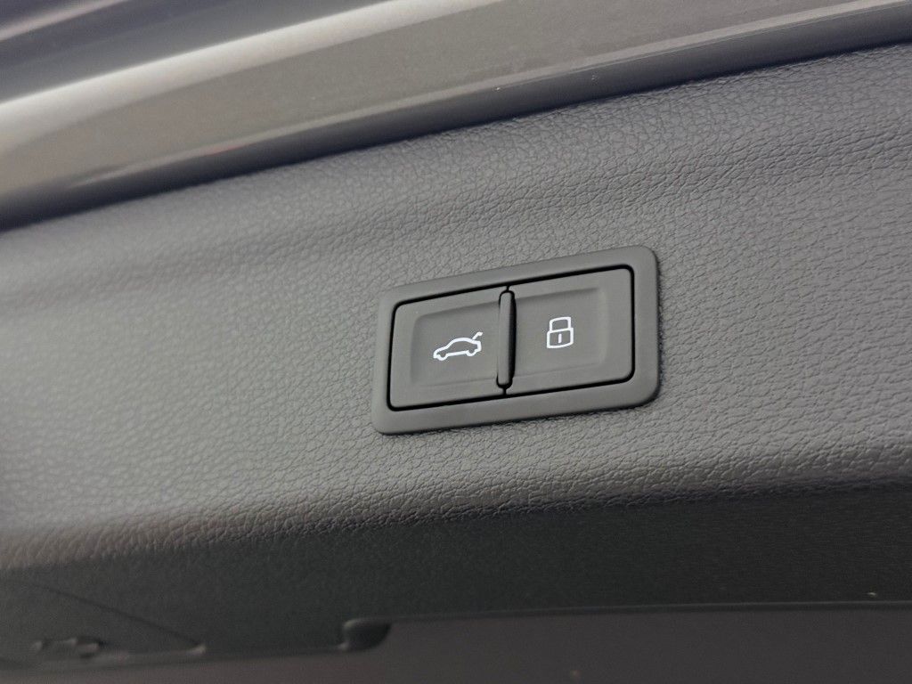 Thumbnail: 2025 Audi Q3 - 27