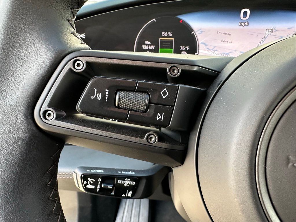 Thumbnail: 2025 Porsche Taycan - 17