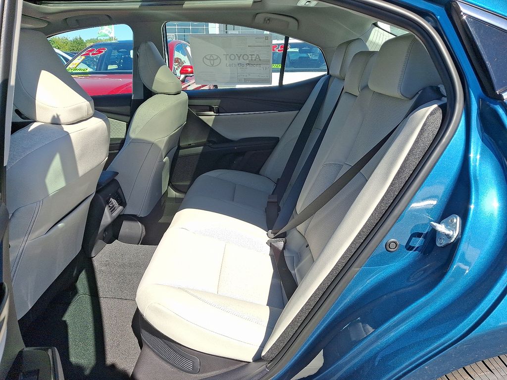 Thumbnail: 2025 Toyota Camry - 10