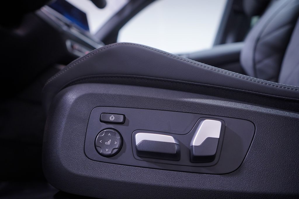 Thumbnail: 2026 BMW X5 - 12