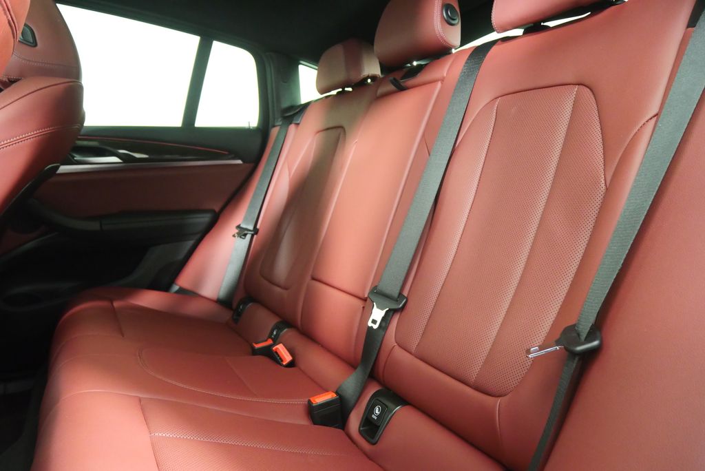 Thumbnail: 2025 BMW X4 - 15