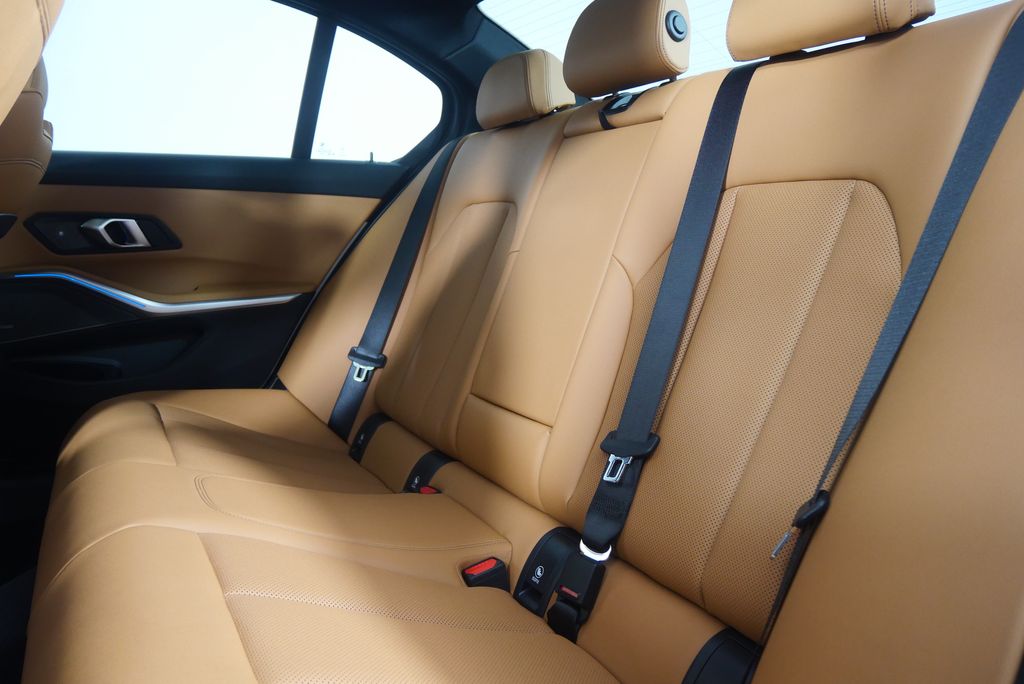 Thumbnail: 2026 BMW 3 Series - 16