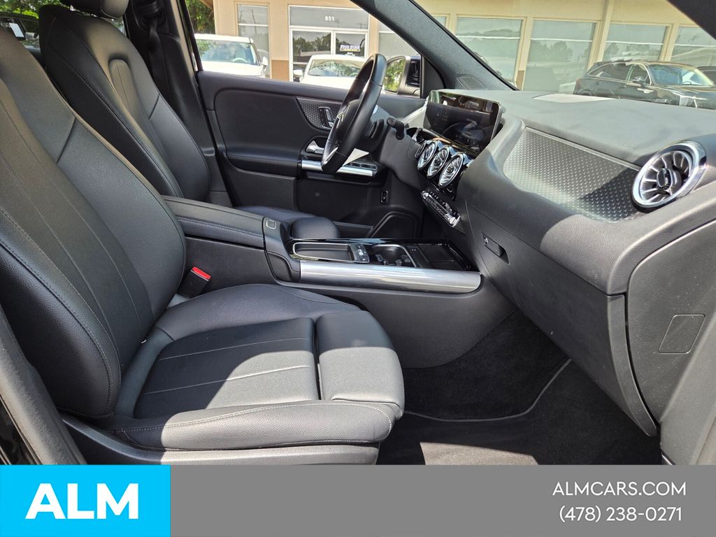 Used 2025 Black Mercedes-Benz GLA 250 image 17