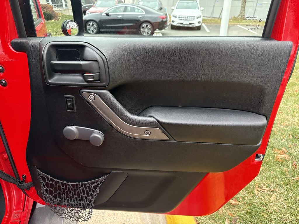 Thumbnail: 2016 Jeep Wrangler - 19