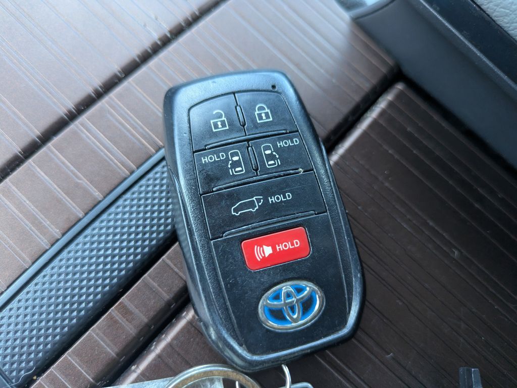 2021 Toyota Sienna XLE