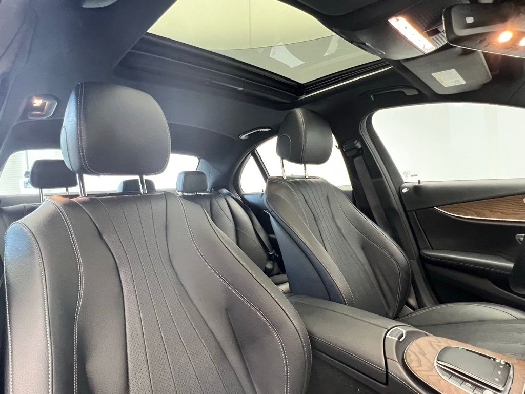 Thumbnail: 2022 Mercedes-Benz E-Class - 8