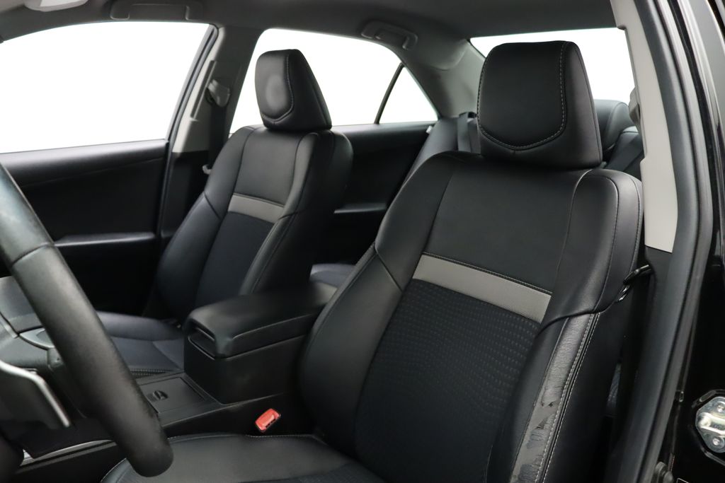 2014 Toyota Camry SE 13