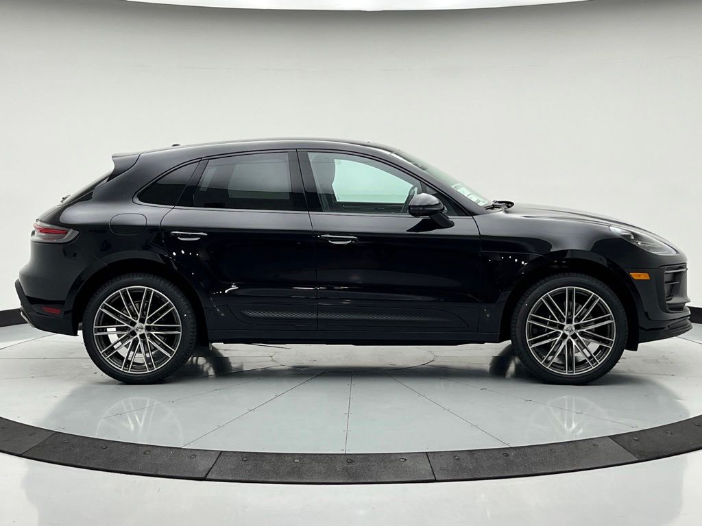 Thumbnail: 2026 Porsche Macan - 6