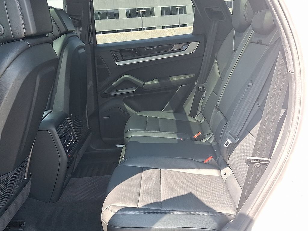 Thumbnail: 2026 Porsche Cayenne - 12