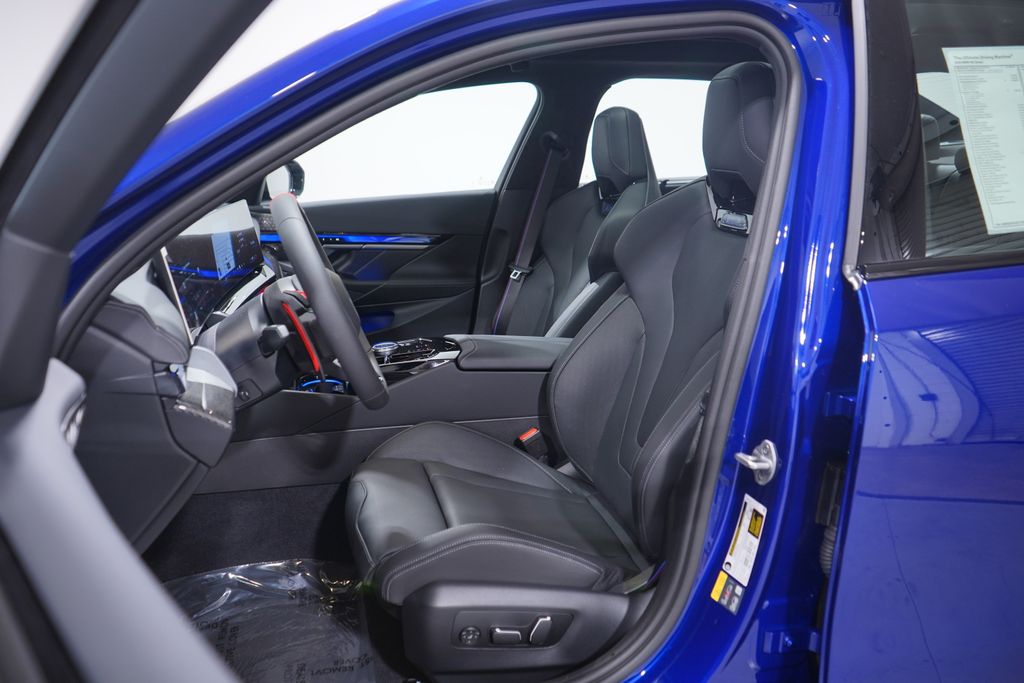 Thumbnail: 2026 BMW M5 - 7