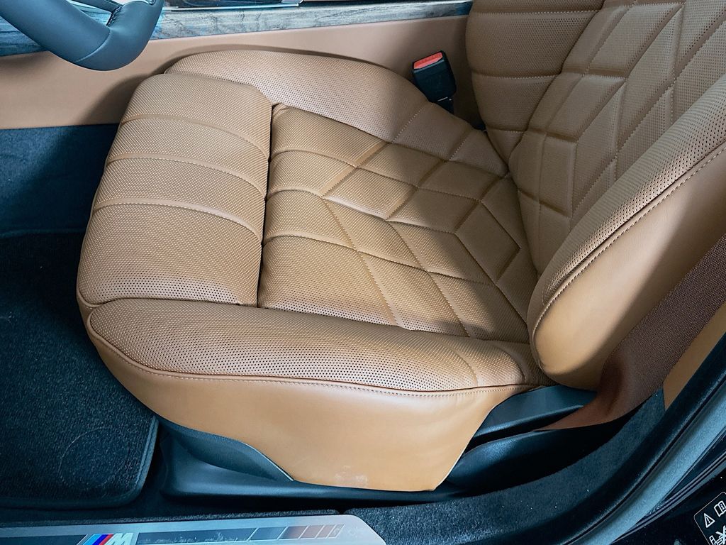 2025 BMW 7 Series 760i xDrive 21