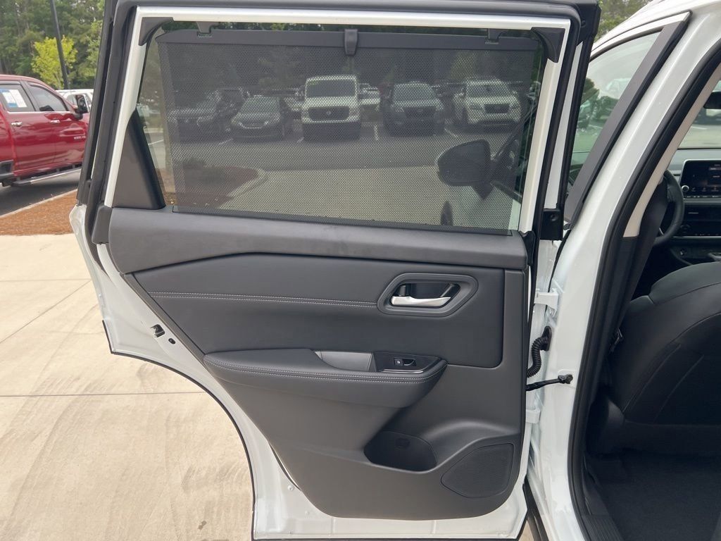 2025 Everest White Pearl Nissan Rogue SV FWD SUV