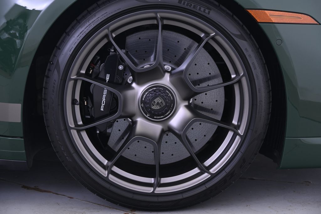 Thumbnail: 2025 Porsche 911 - 14