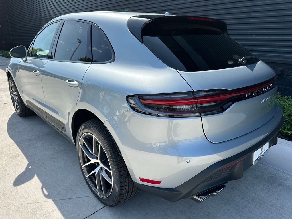 Thumbnail: 2025 Porsche Macan - 3