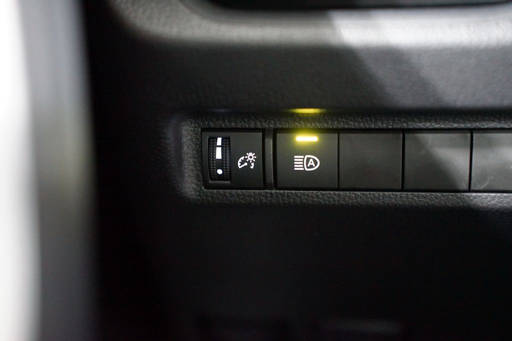 2025 Toyota RAV4 XLE Premium 24