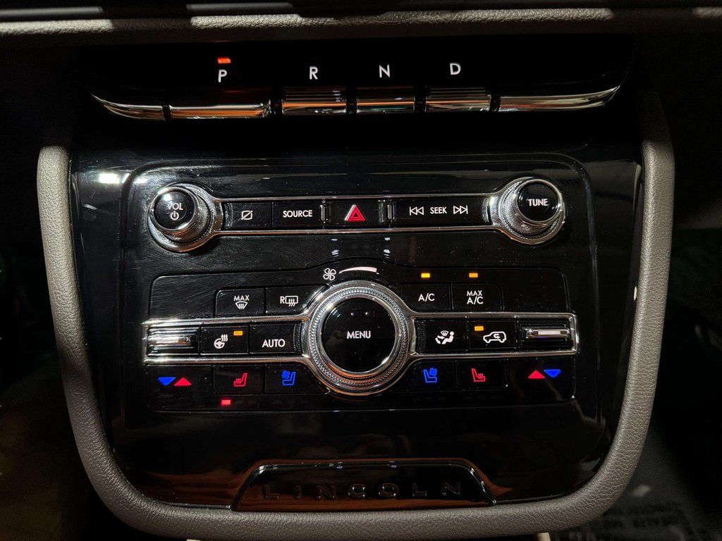 Certified Used 2022 Ceramic Pearl Metallic Tri-Coat Lincoln Grand Touring image 8