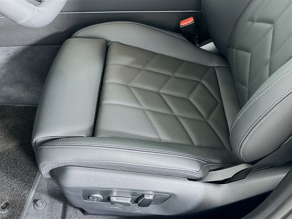 Thumbnail: 2026 BMW 5 Series - 21