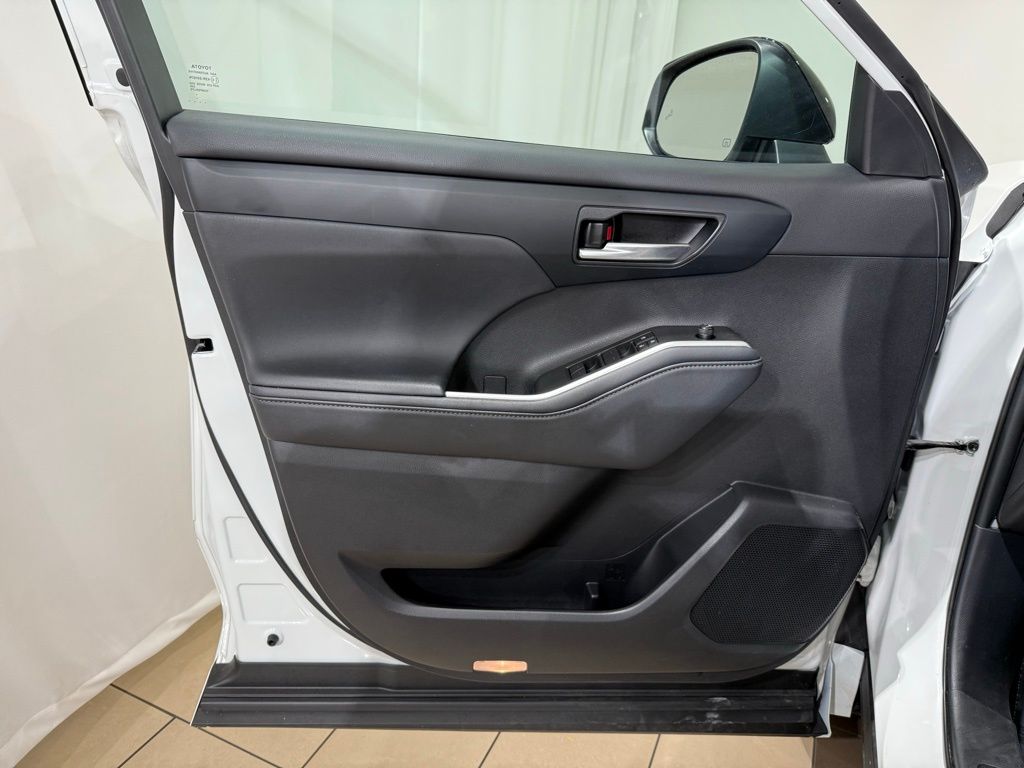 Thumbnail: 2024 Toyota Highlander - 15