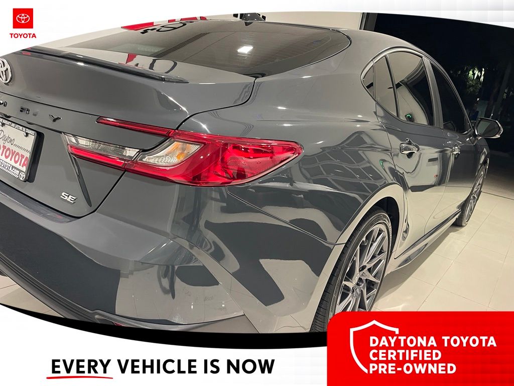 2025 Toyota Camry SE - Photo 8