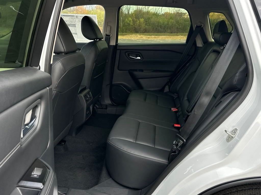 2025 Nissan Rogue SL photo