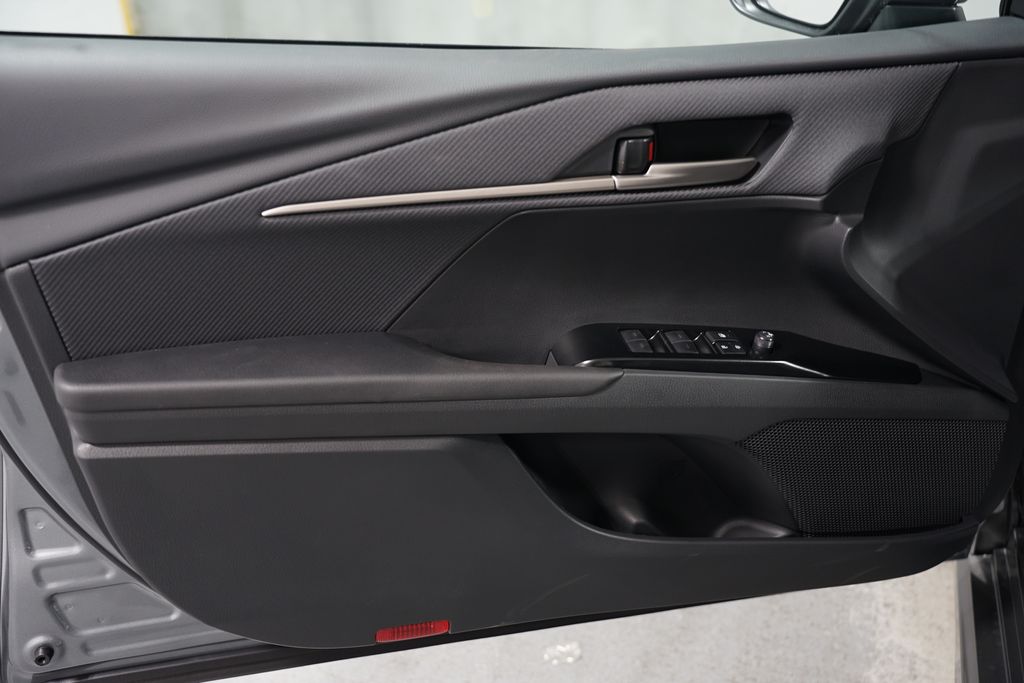 2025 Toyota Camry SE 31