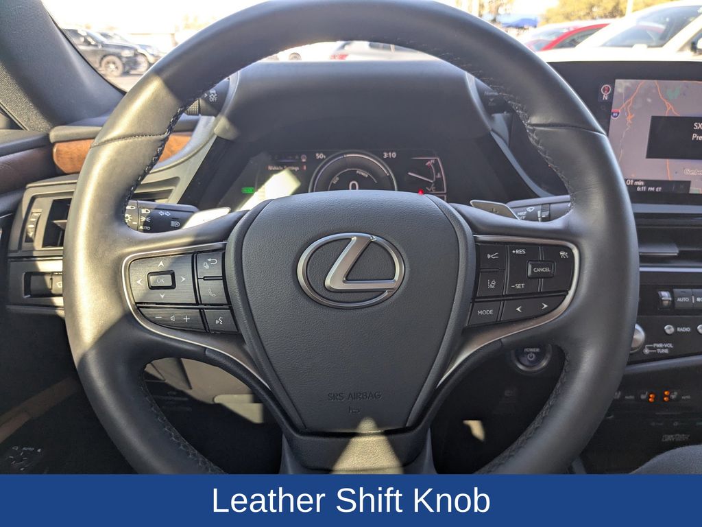 2022 Lexus ES 300h 