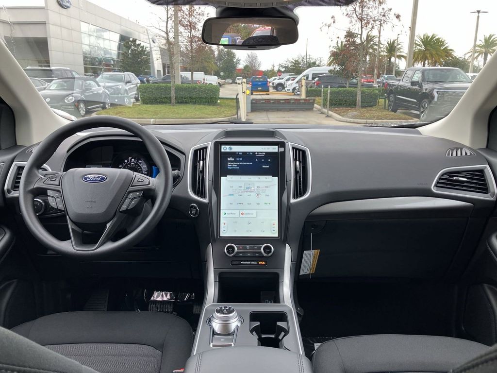 2024 Ford Edge SE photo 3