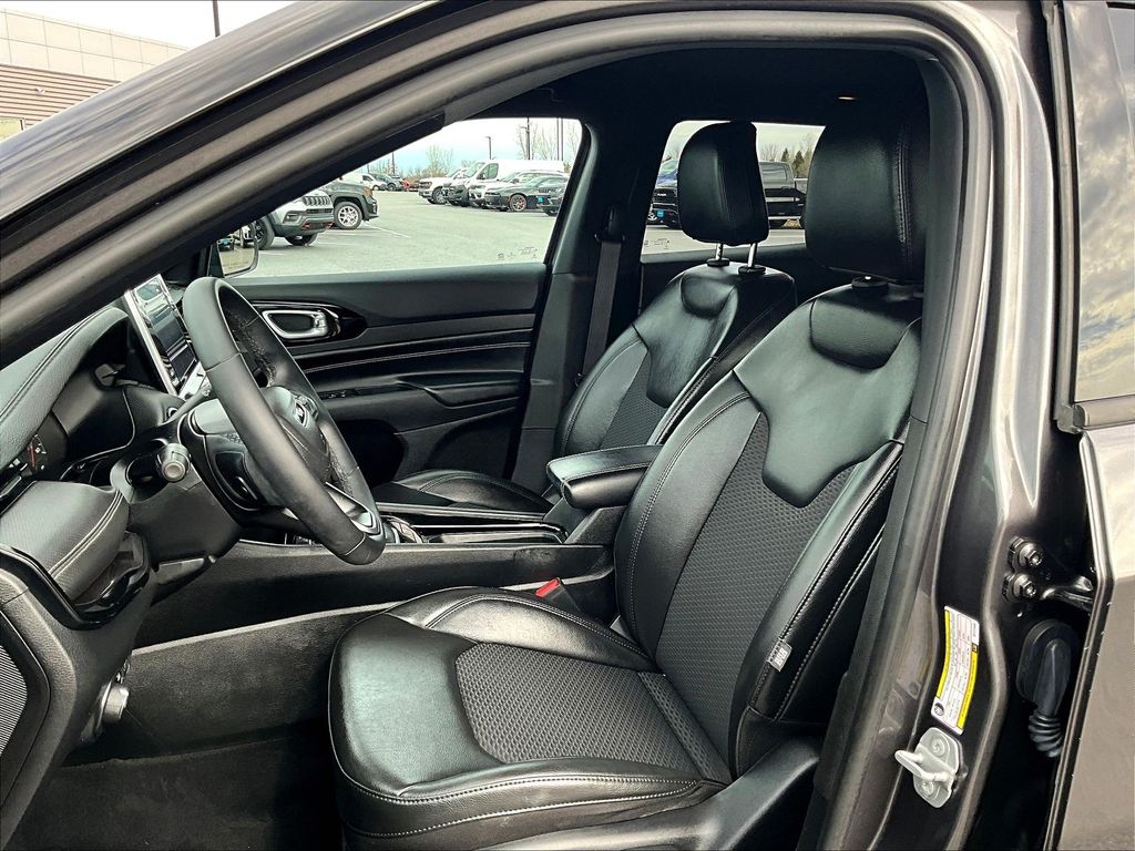 2022 Jeep Compass — photo 10