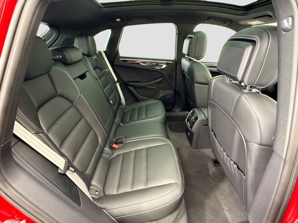 Thumbnail: 2026 Porsche Macan - 23