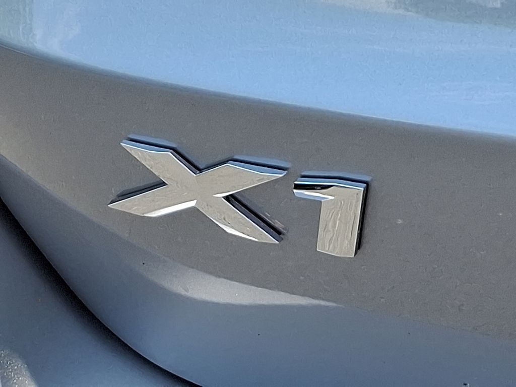 2025 BMW X1 xDrive28i 11