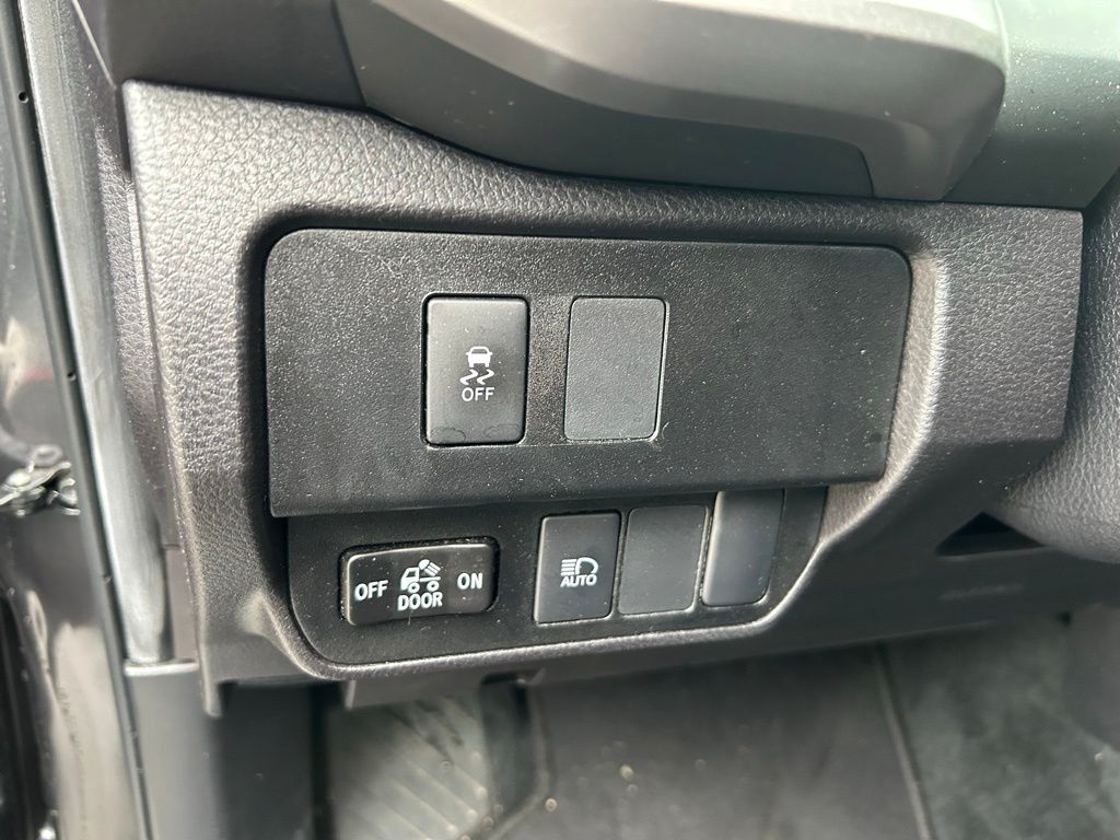 2023 Toyota Tacoma SR5 18