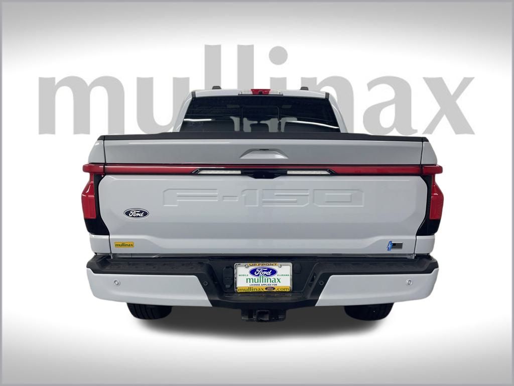 2025 Ford F-150 Lightning Lariat photo 3