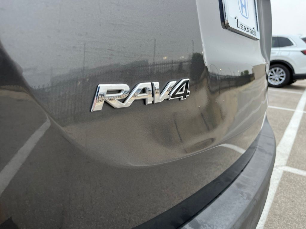 Thumbnail: 2015 Toyota RAV4 - 8