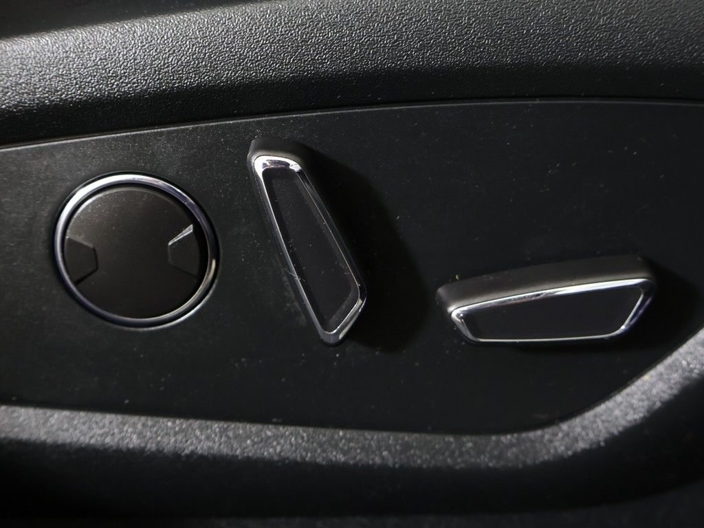 Used 2022 Black Lincoln Reserve image 38