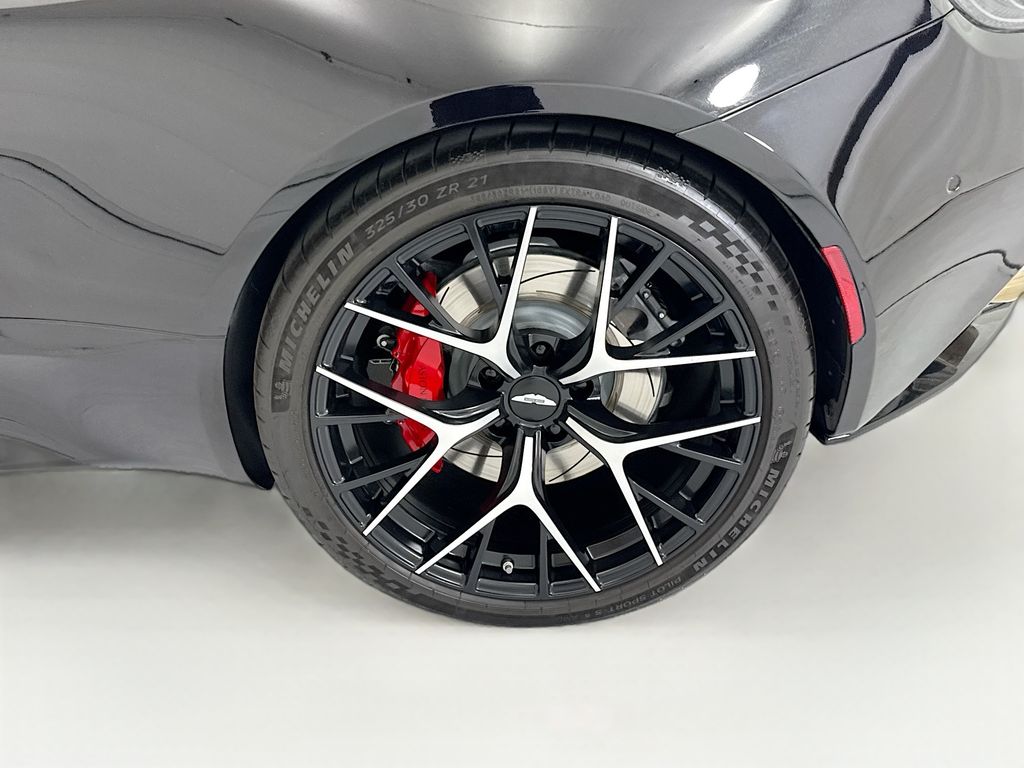 2025 Aston Martin DB12 Base - Photo 28