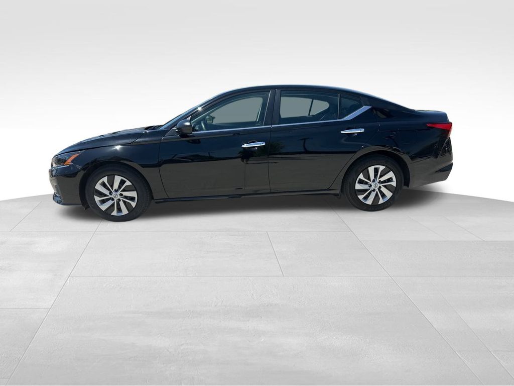 2024 Super Black Clearcoat Nissan Altima 2.5 S FWD Sedan