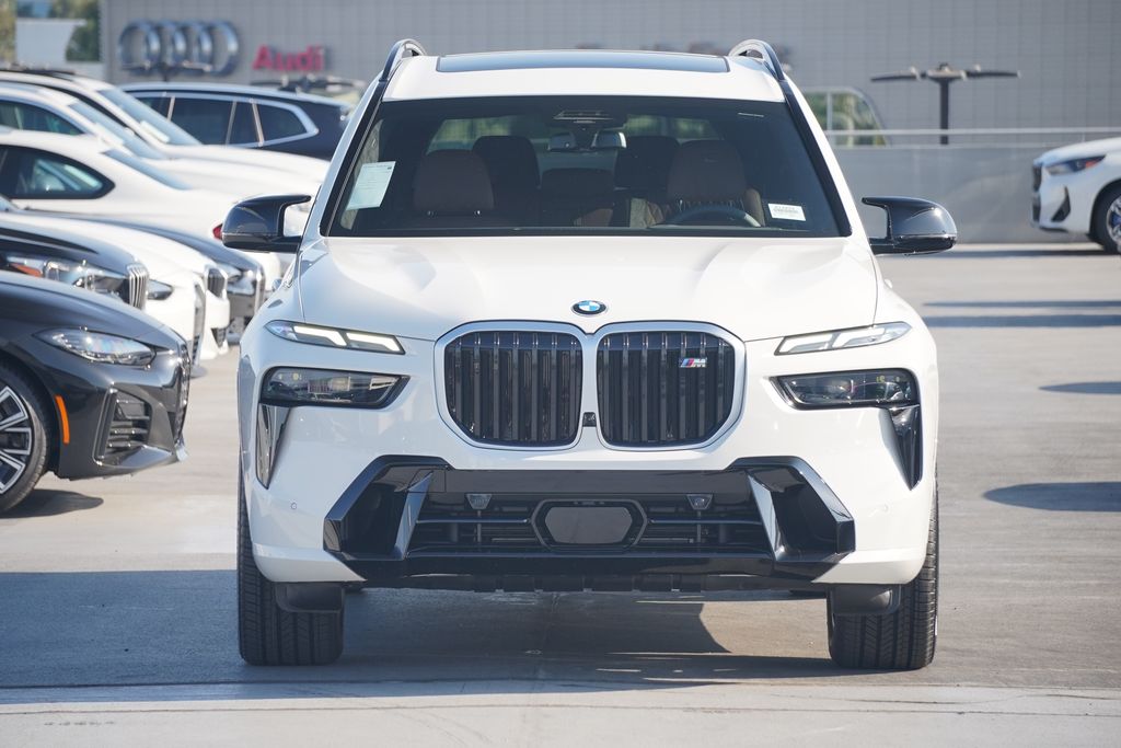 2025 BMW X7 M60i 2